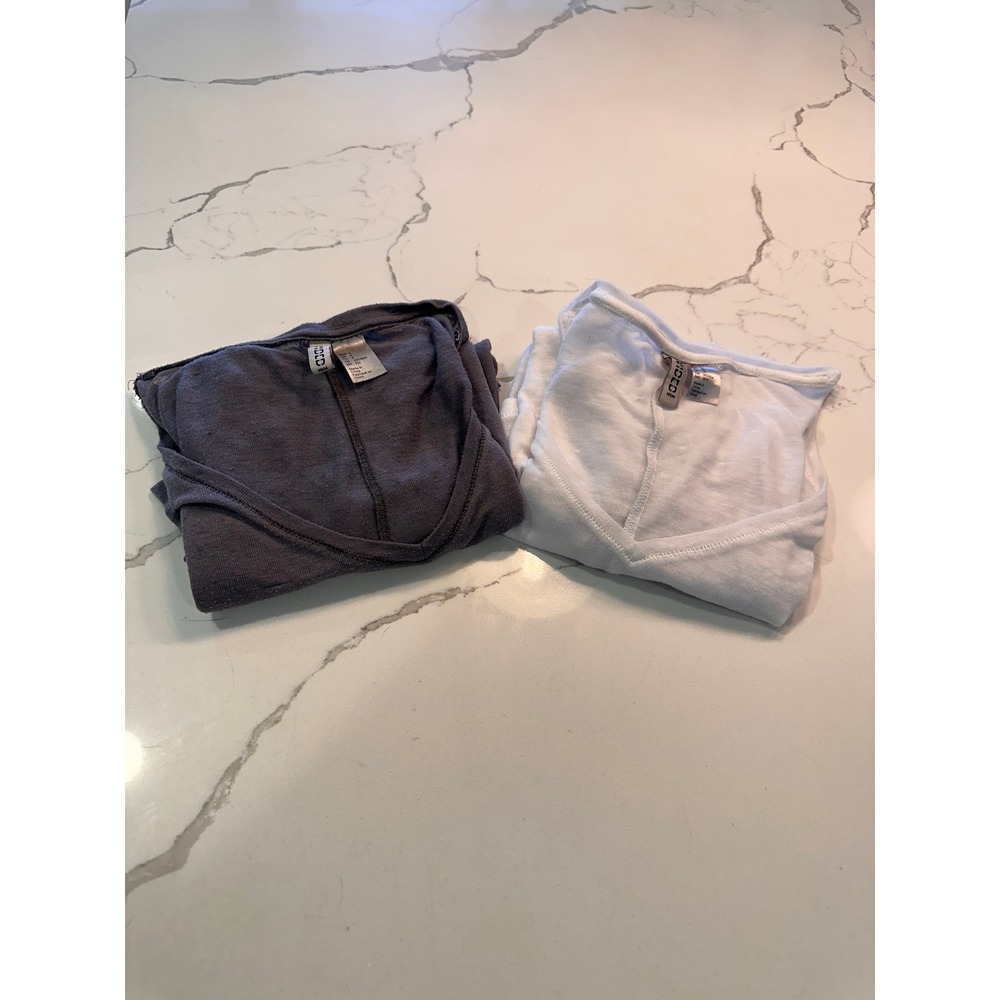 H&M Divided Women V-Neck T-Shirt Bundle Gray White High Low Hem S & XS 2 Pack